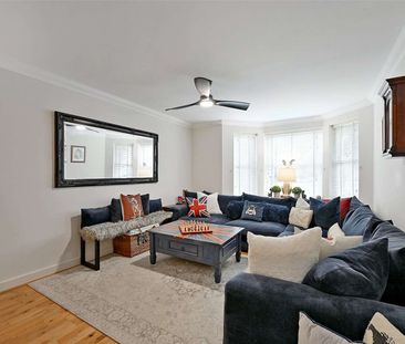 A spacious and impressive town house with ground floor rear extensi... - Photo 5