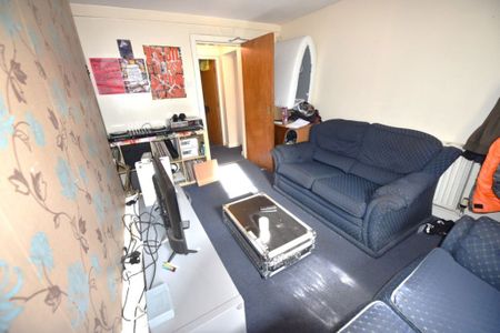 2 bedroom Flat in Kensington Terrace, Leeds - Photo 5