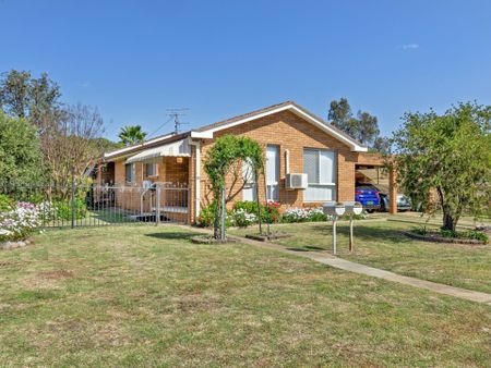 Lovely 2 bedroom unit in South Tamworth - Photo 2