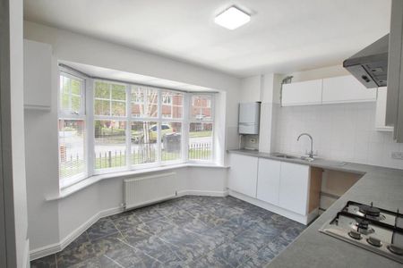4 Bedroom Terraced House - Photo 4