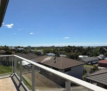 Stunning Modern Two-Storey Home with Mount Views & Bonus Downstairs... - Photo 1