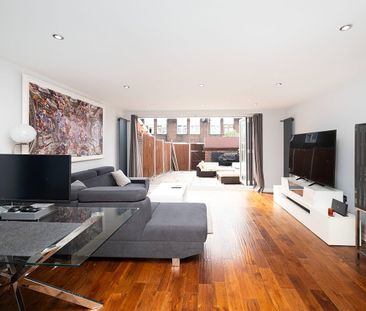 2 Bed Terraced House, Cobham, NW9 - Photo 5