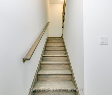 Townhouse For Lease | W8117352 - Photo 2