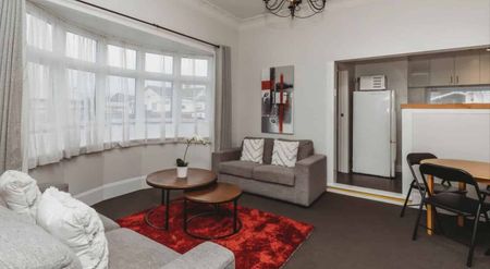 Fully furnished three bedroom home close to the CBD - Photo 2