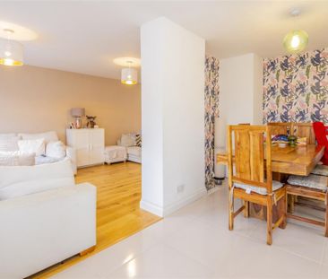 3 bed Bungalow To Let - Photo 3