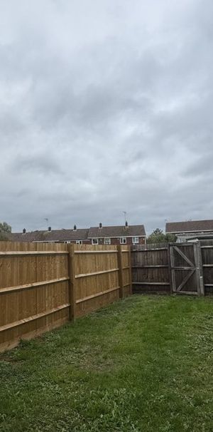 Court Close - Photo 1