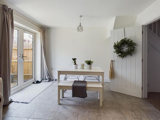 3 bedroom semi-detached house to rent - Photo 1