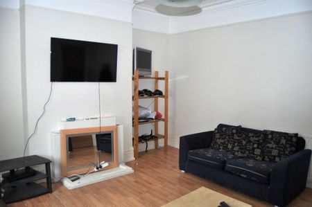 7 bedroom detached house to rent - Photo 4