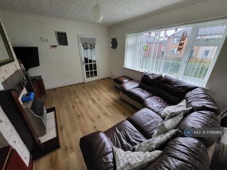 3 bedroom semi-detached house to rent - Photo 2