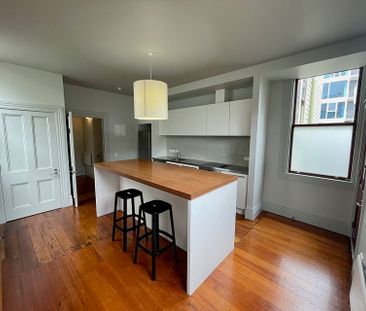 Large, bright, central apartment with 2 carparks! - Photo 2
