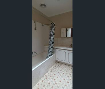 Convenient Living in the Heart of Oakleigh - Photo 4