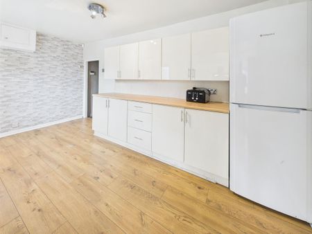 2 bedroom terraced house to rent - Photo 2