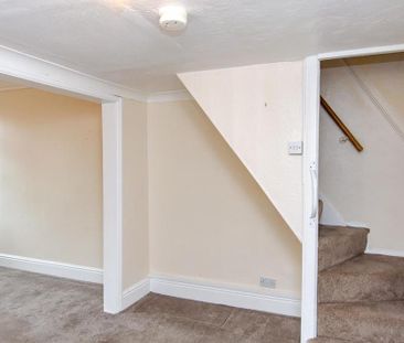 2 bedroom end of terrace house to rent - Photo 3