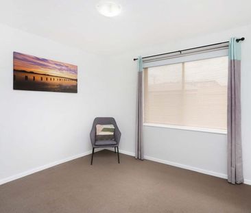 Light-Filled Ground Floor Apartment in Prime Location - Photo 2