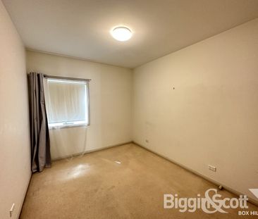 Spacious Family Living with Every Convenience! - Photo 3