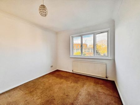 Bradleigh Avenue, Grays, RM17 - Photo 4