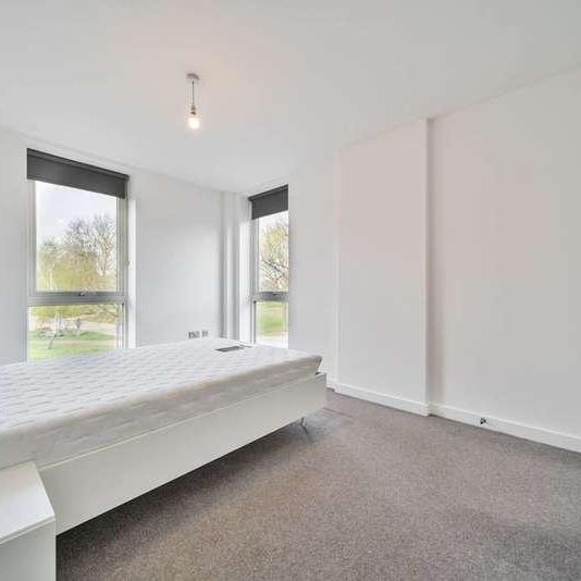 Batavia Road, New Cross, SE14 - Photo 1