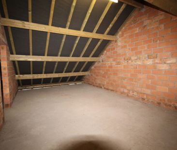 Recente halfopen bebouwing met ruime tuin, terras en garage - Photo 5