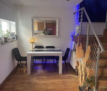 Bright and cosy double room in Sky Loft Pad! - Weybridge, Surrey - Photo 3