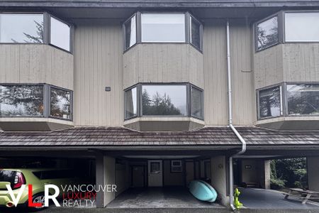 Townhouse in West Vancouver, BC - Photo 3