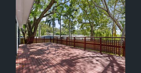 Spacious 4-Bedroom Home in Nerang– Utilities Included - Photo 2