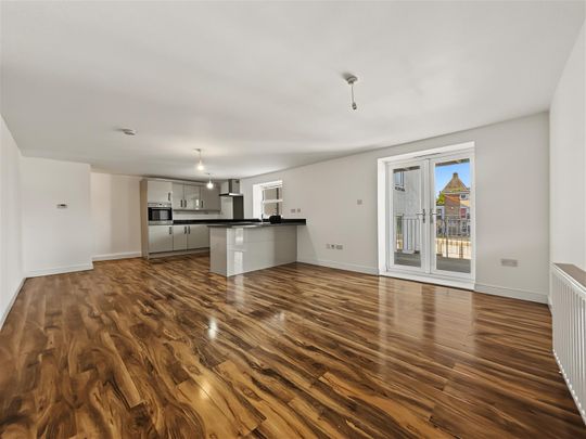 2 Bedroom Flat / Apartment to let - Photo 1