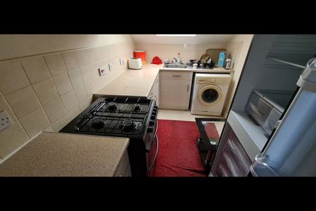 1 Bed Flat, Wellington Street East, M7 - Photo 4