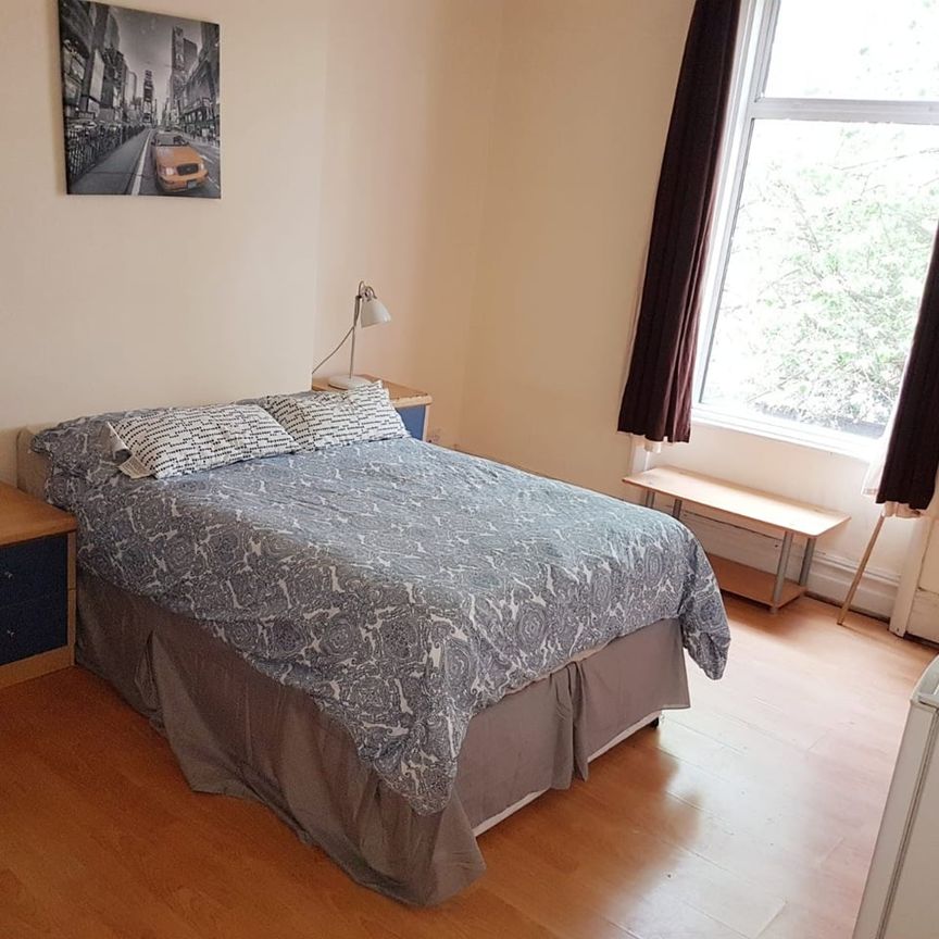Room in a Shared House, Chichele Road, NW2 - Photo 1