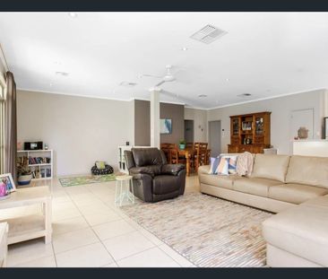 BEAUTIFUL FAMILY HOME IN MAWSON LAKES - Photo 5