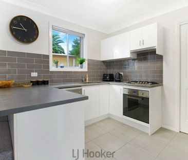 Modern Townhouse Living in the Heart of Mount Hutton - Photo 3