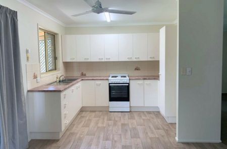 COMFORTABLE, LOW-MAINTENANCE LIVING IN A CONVENIENT WALKERVALE LOCATION - Photo 3