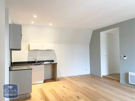 Location Appartement 2 pièces 56m² FONTENAY LE COMTE 85200 - Photo 3