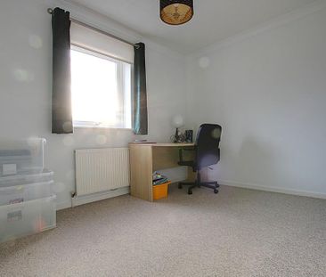 2 bedroom end of terrace house to rent - Photo 3