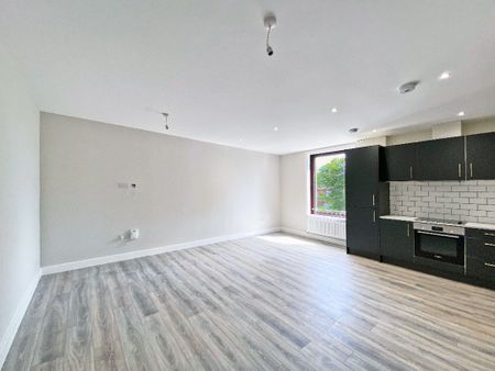 Stratfield House, Station Road, Hook, RG27 - Photo 2