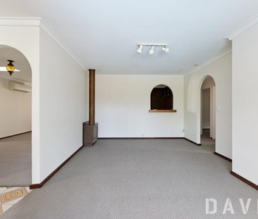 SPACIOUS FAMILY HOME WITH POOL! - Photo 1