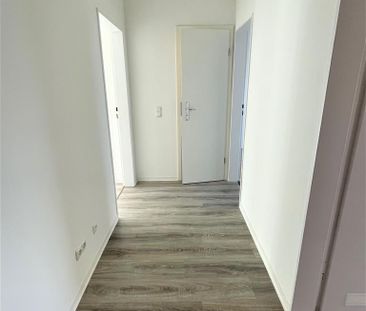 Moderne 3-Zimmer-Etagenwohnung mit Laminat und großem Balkon in Wol... - Foto 6