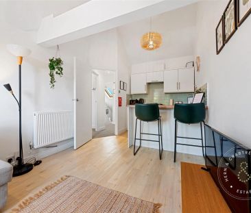 1 Bedroom Flat - Photo 2