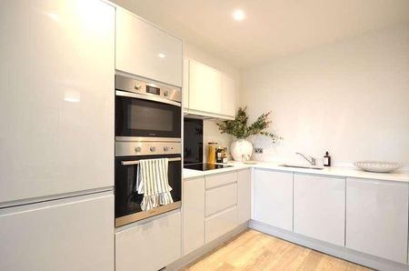 Elmsleigh Road, Staines-upon-thames, TW18 - Photo 2