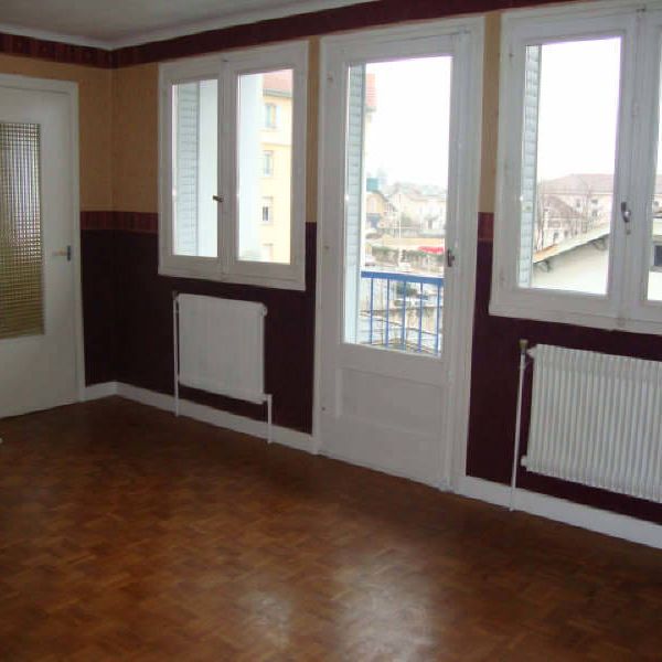 Location appartement 4 pièces 73.76 m² à Oyonnax (01100) CENTRE PROCHE COMMERCE - Photo 1