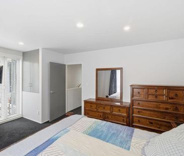 Three Bedroom Townhouse - Photo 2