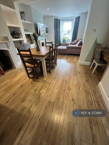 3 bedroom terraced house to rent - Photo 2