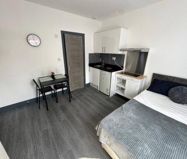 Studio Flat, Brenthurst Road, NW10 - Photo 3