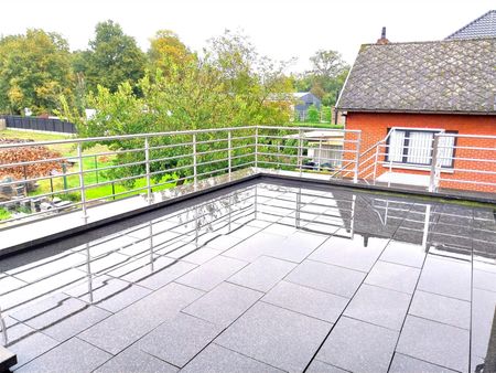 TE HUUR: Zeer ruim duplex appartement met 3 slaapkamers te Zolder! - Photo 4