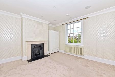 Elegant Grade II Listed residence set over five floors with larger than usual garden in the heart of Windsor. - Photo 5