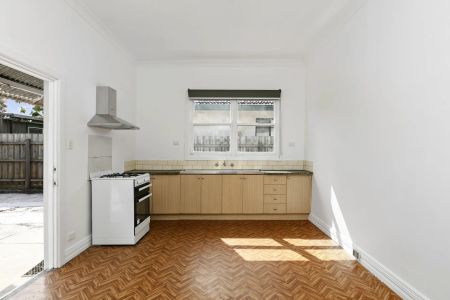 Bright and spacious home - Photo 5