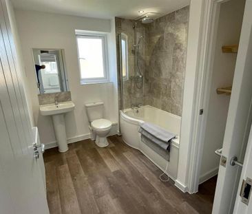 3 bedroom end of terrace house to rent - Photo 3