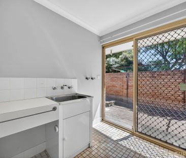 Low Maintenance Villa in Prime Location - Photo 5