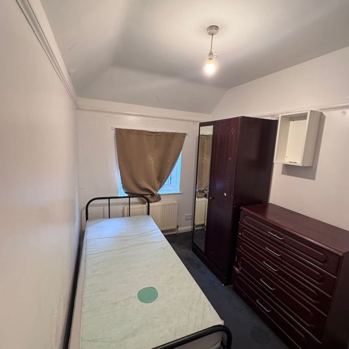 Room in a Shared Flat, Westminster Avenue, CR7 - Photo 1