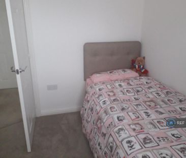 3 bedroom semi-detached house to rent - Photo 3