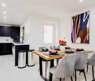 6 Beds 5 Baths - Photo 1